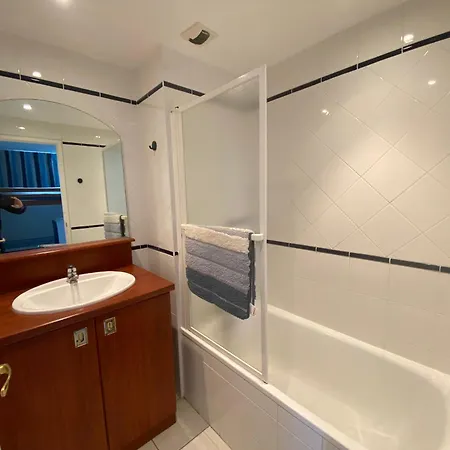 Batz-sur-mer: Duplex 2 Chambres, 6 Pers., Parking - Fr-1-843-1 * Batz-sur-Mer